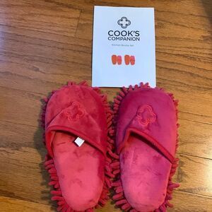 Cook's Companion Kitchen Bootie Set for kitchen floor cleaning. Red/one-size